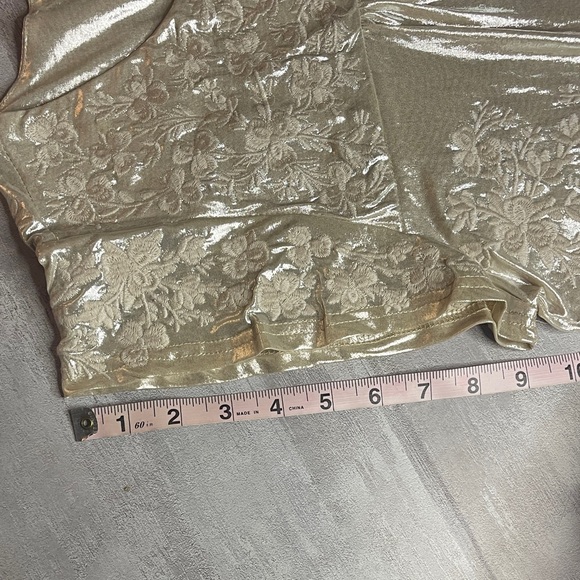 Savanna Jane- Shimmery Gold Floral Top with embroidery-size Large - Picture 12 of 12